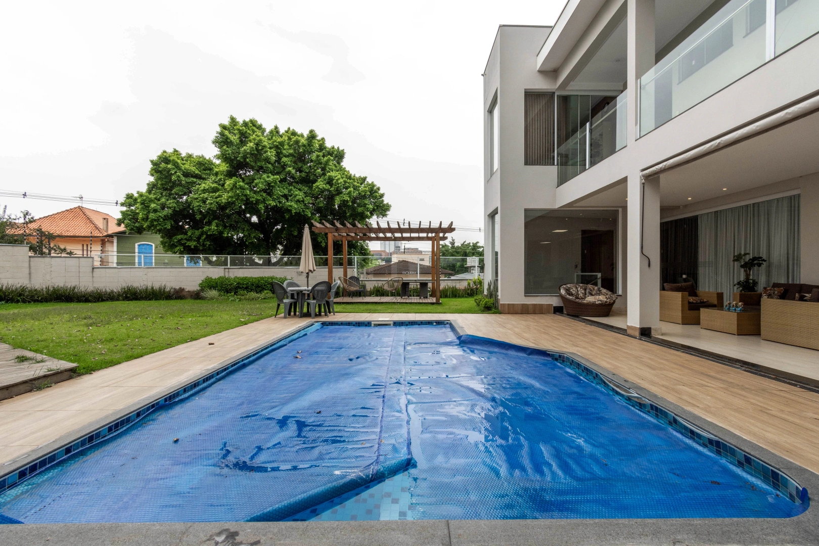 Casa recém reformada, em bairro privilegiado - Imagem 1