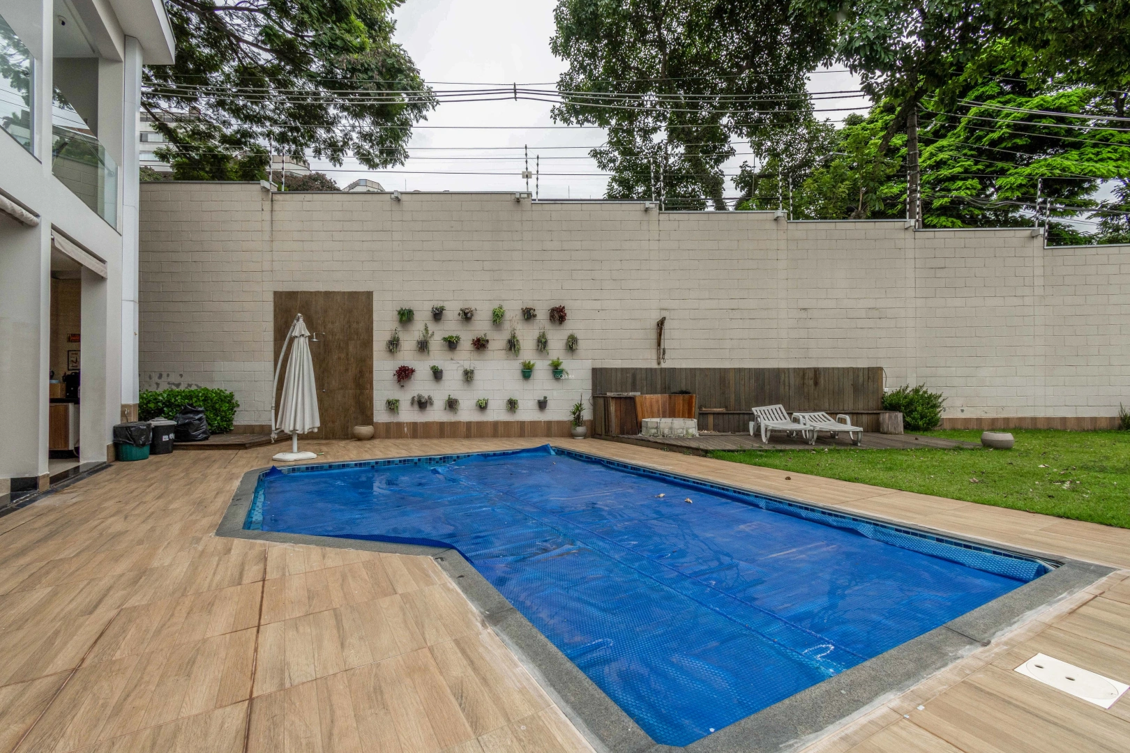 Casa recém reformada, em bairro privilegiado - Imagem 4