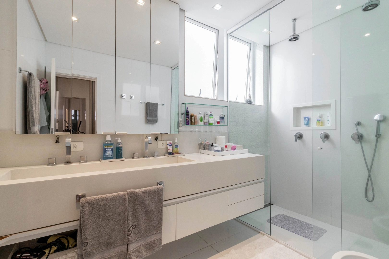 Apartamento com varanda espaçosa - Imagem 10