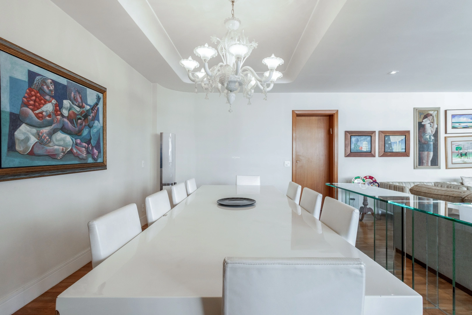 Apartamento com varanda espaçosa - Imagem 5