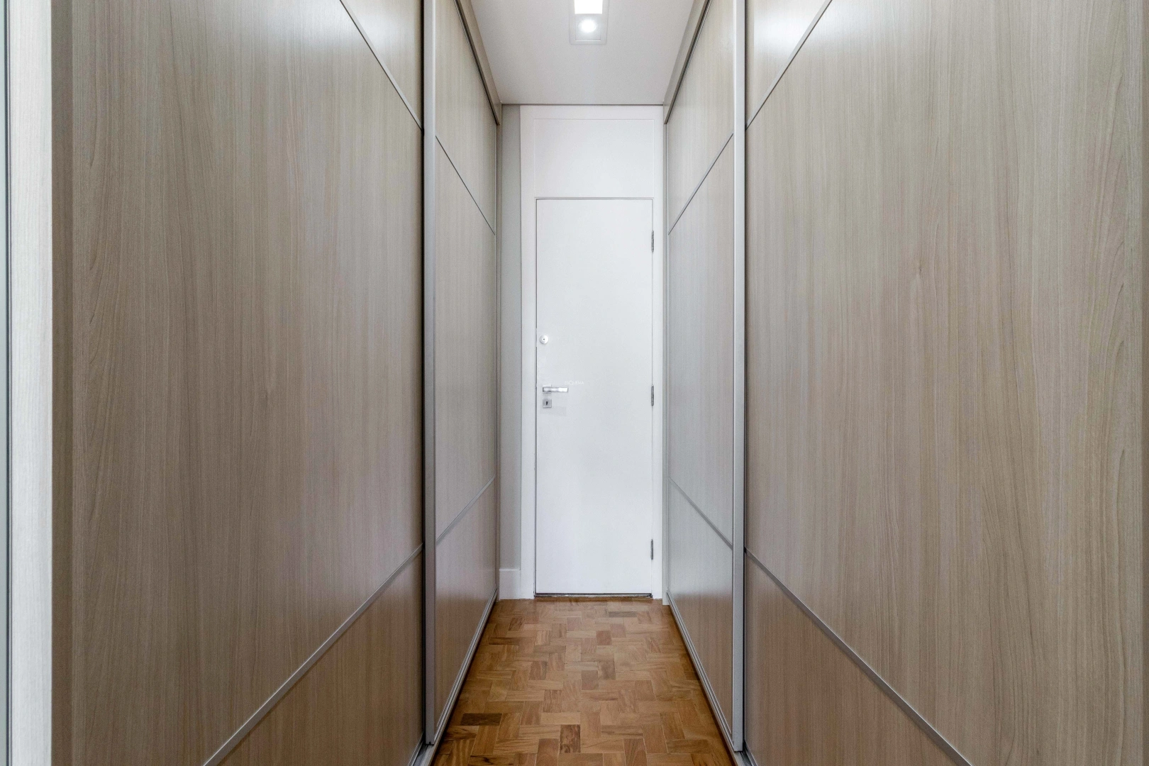 Apartamento com varanda espaçosa - Imagem 9