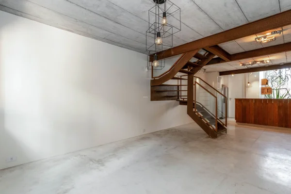 Casa de vila reformada com charme contemporâneo no Jardim Paulista