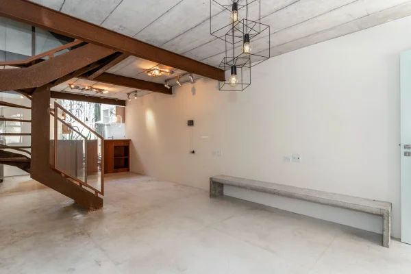 Casa de vila reformada com charme contemporâneo no Jardim Paulista