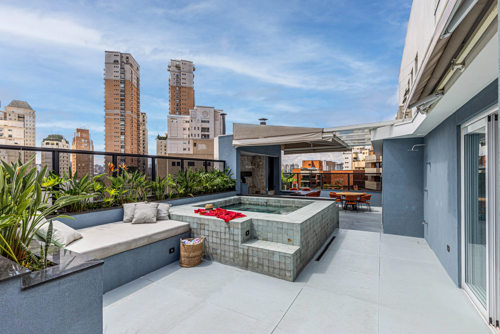 Cobertura duplex modernizada próxima ao Parque Ibirapuera - Imagem 1