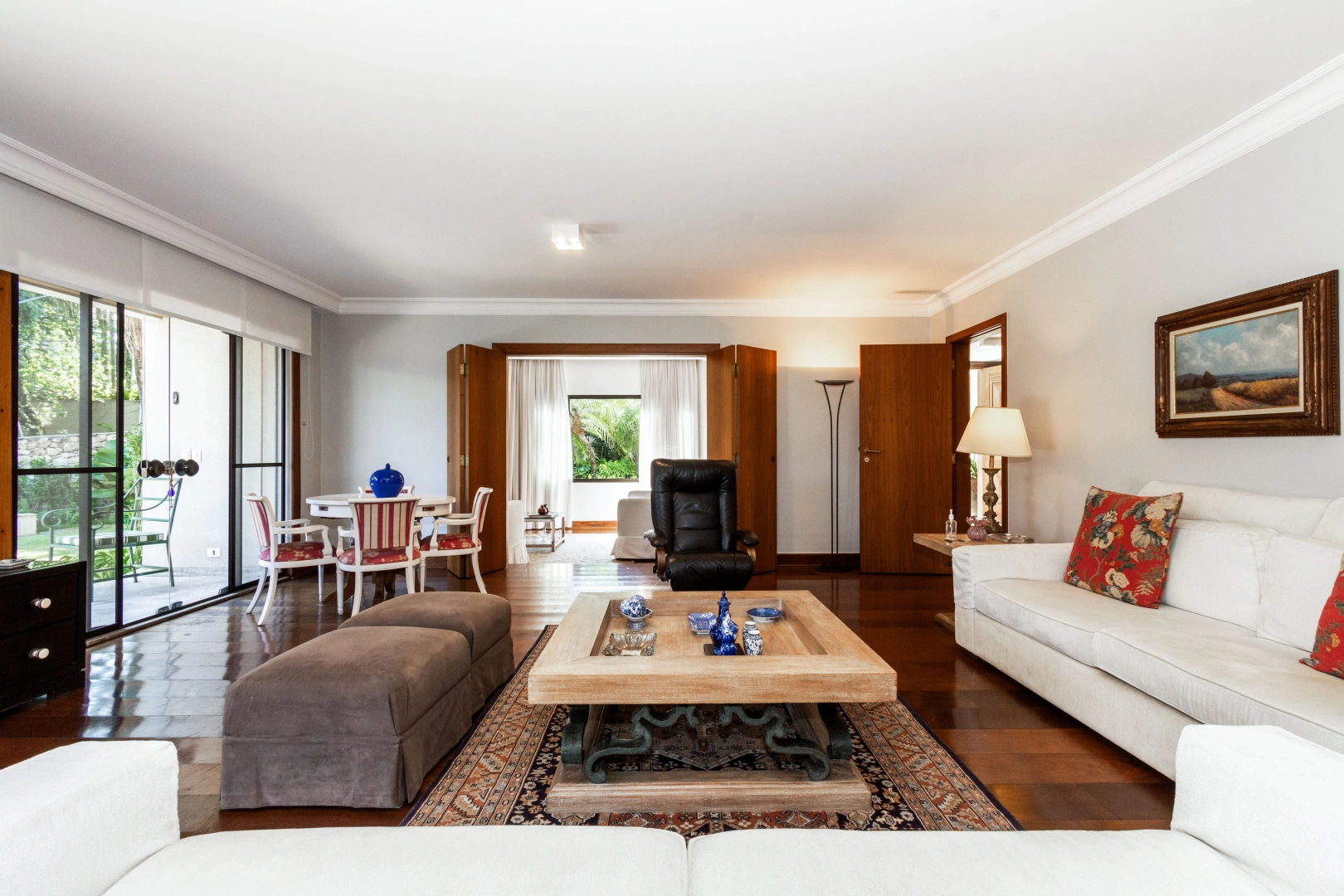 Casa ampla em uma das melhores ruas do bairro - Imagem 10