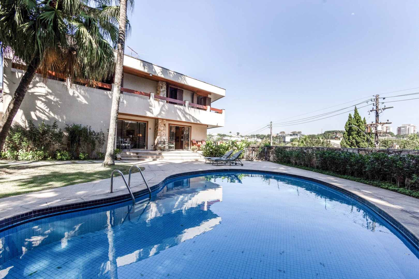 Casa ampla em uma das melhores ruas do bairro - Imagem 2