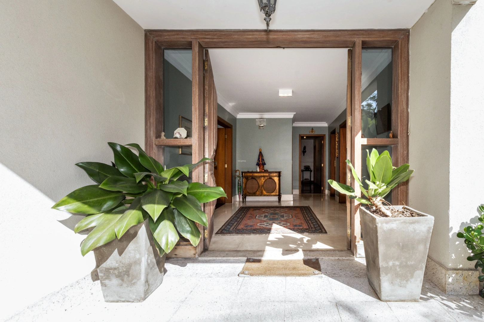 Casa ampla em uma das melhores ruas do bairro - Imagem 3