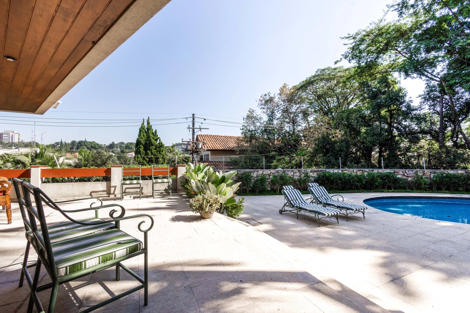 Casa ampla em uma das melhores ruas do bairro - Imagem 4