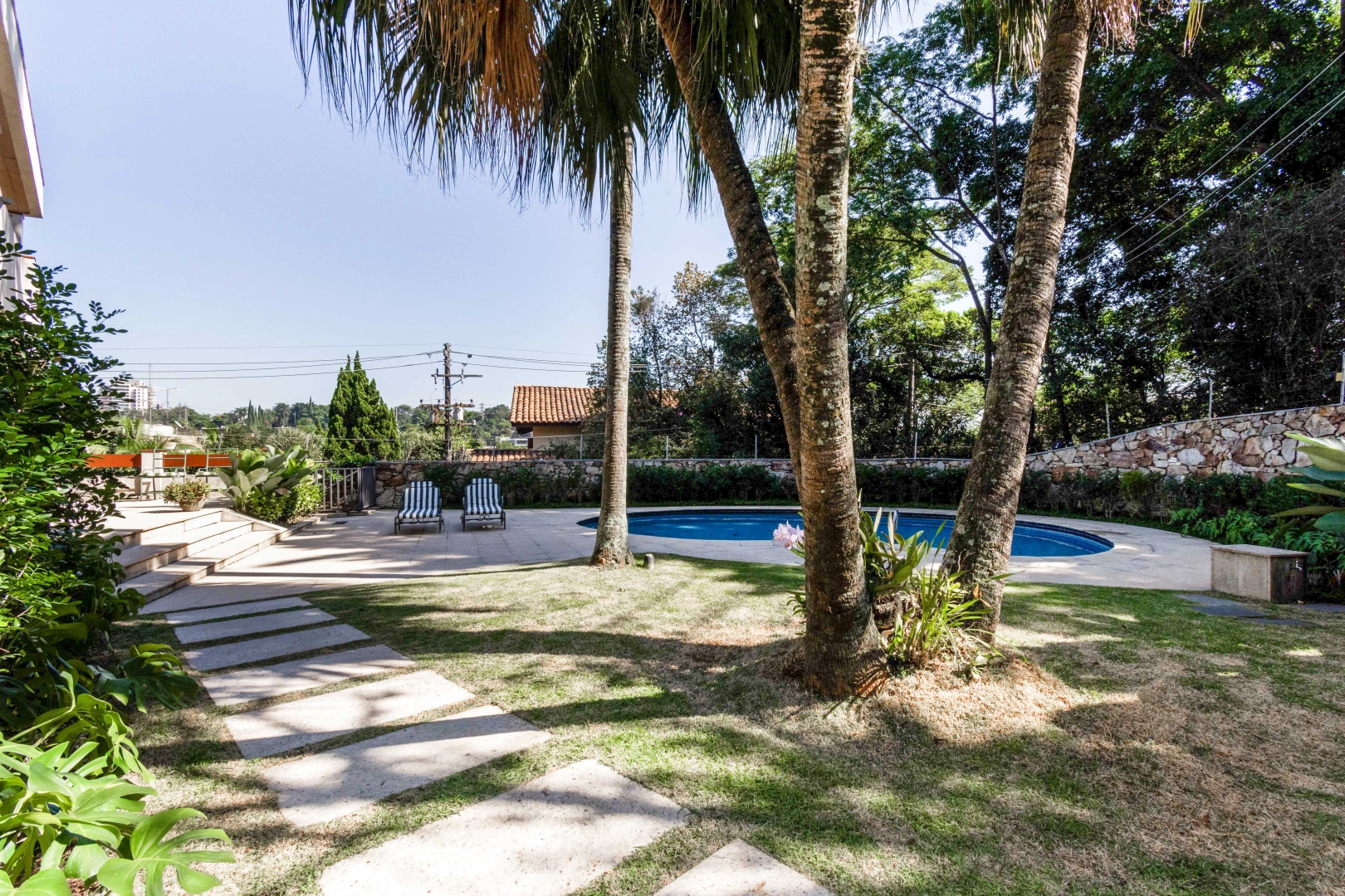 Casa ampla em uma das melhores ruas do bairro - Imagem 7