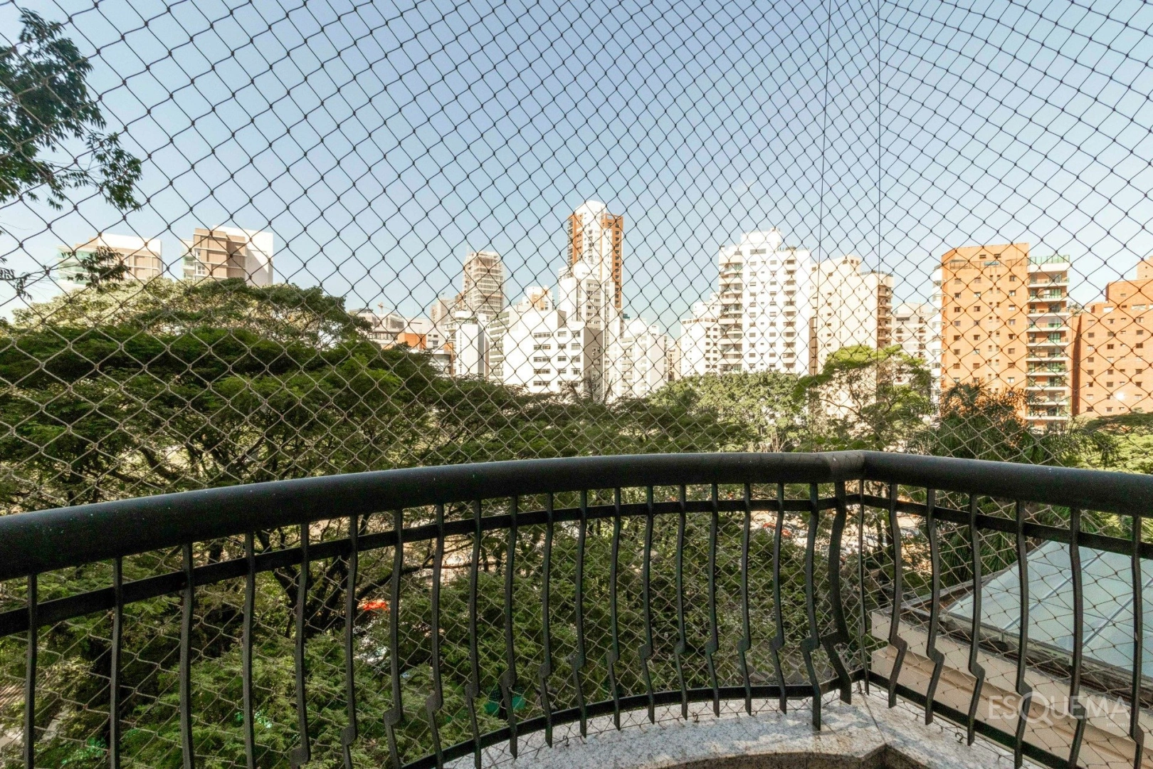 Apartamento com vista para a copa das árvores - Imagem 15