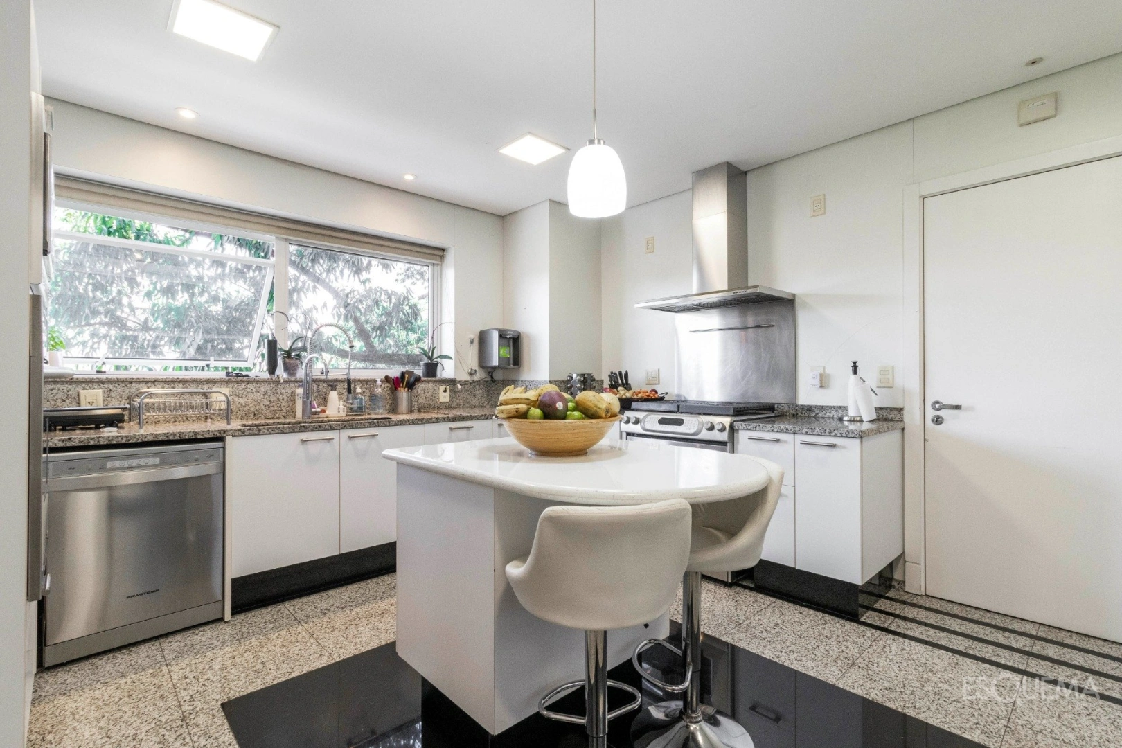 Apartamento com vista para a copa das árvores - Imagem 9