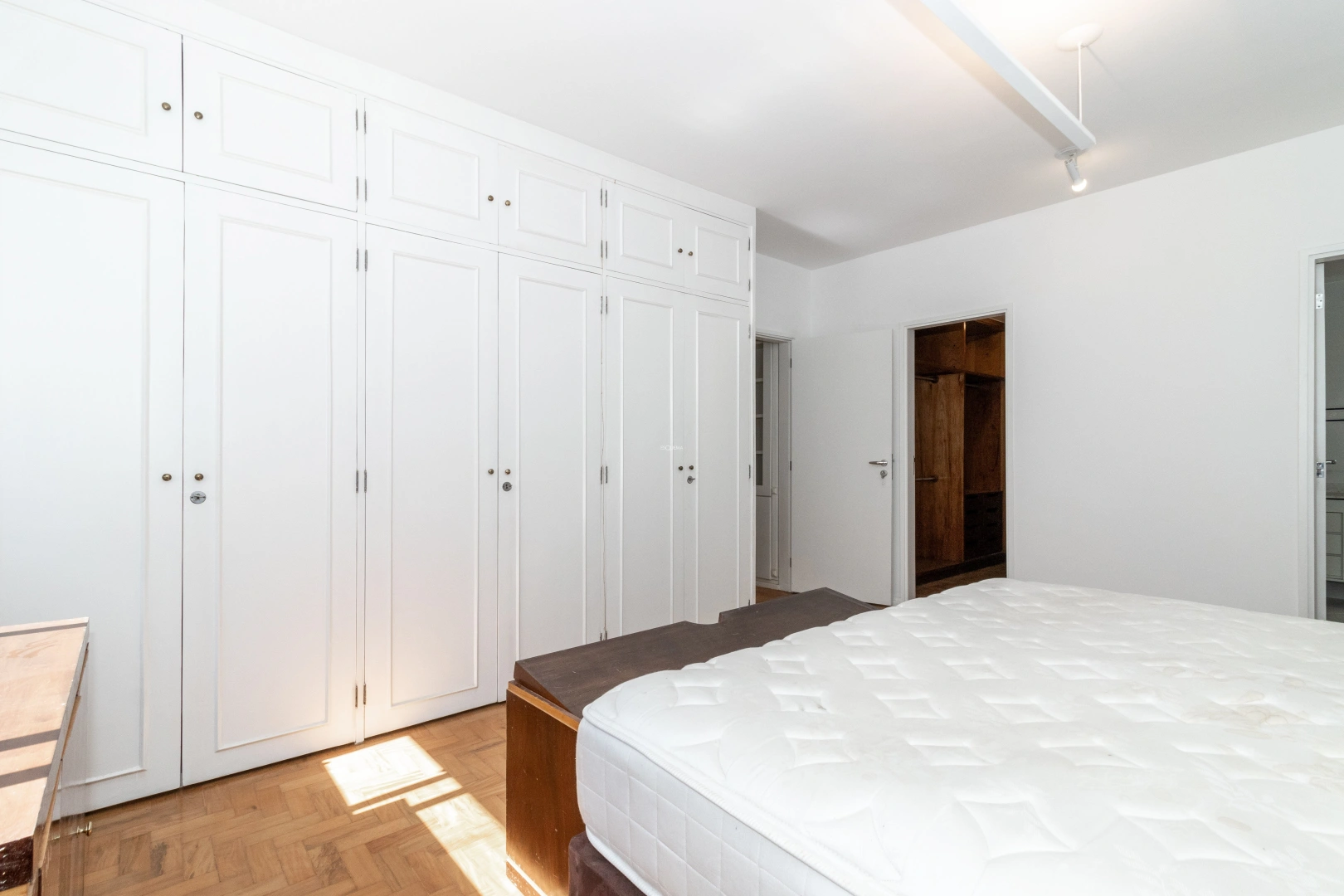Apartamento com sala espaçosa em rua cobiçada - Imagem 14