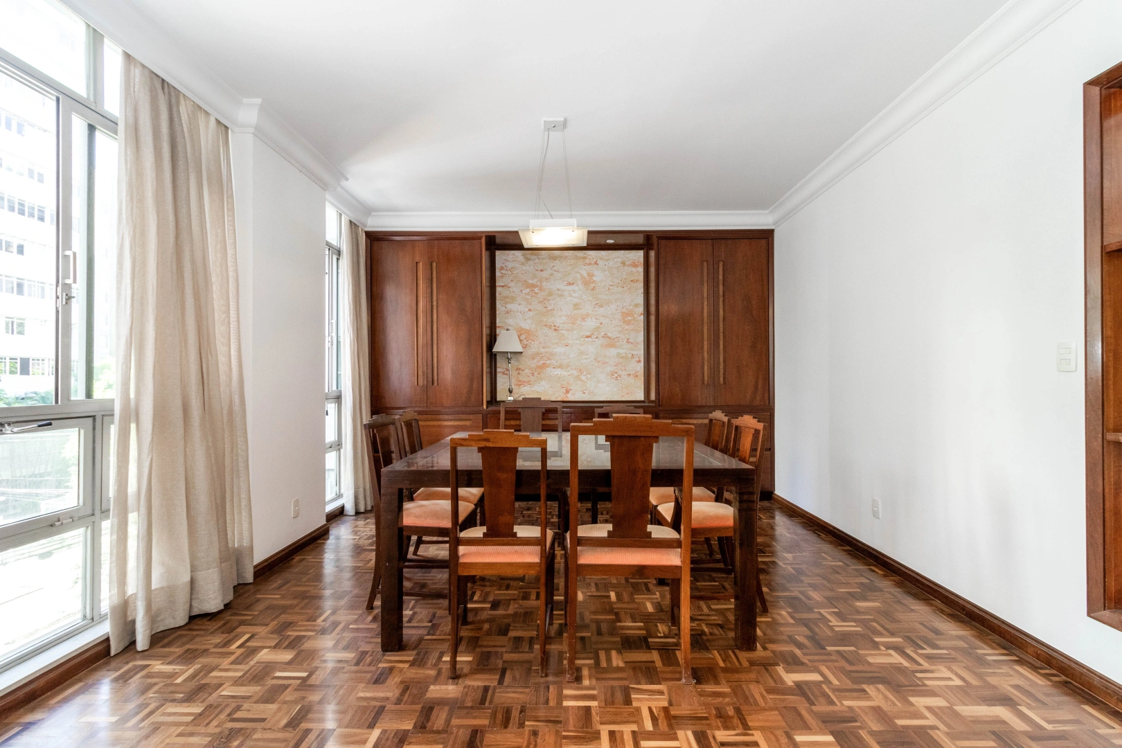 Apartamento com sala espaçosa em rua cobiçada - Imagem 5