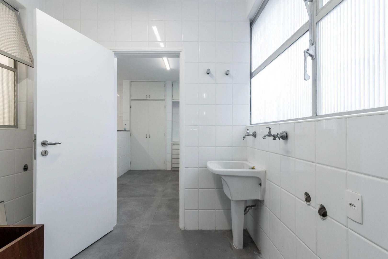 Apartamento com sala espaçosa em rua cobiçada - Imagem 9