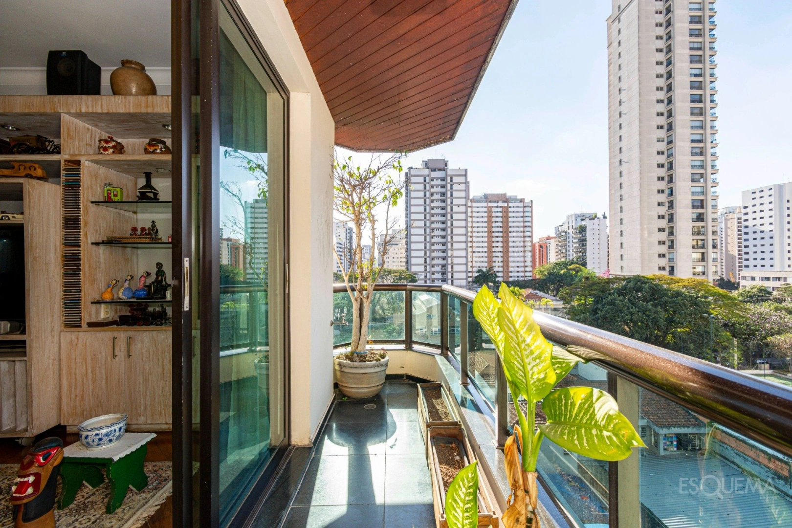 Apartamento modernizado com 4 suítes e 4 vagas - Imagem 2