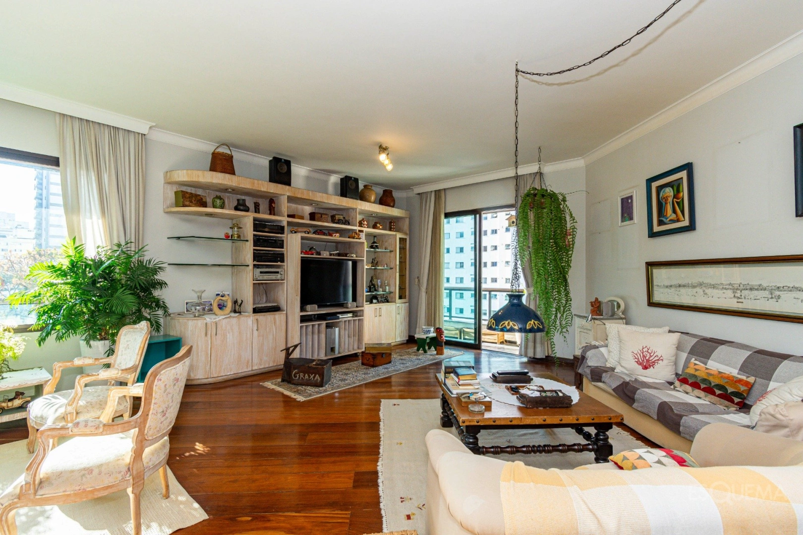 Apartamento modernizado com 4 suítes e 4 vagas - Imagem 3