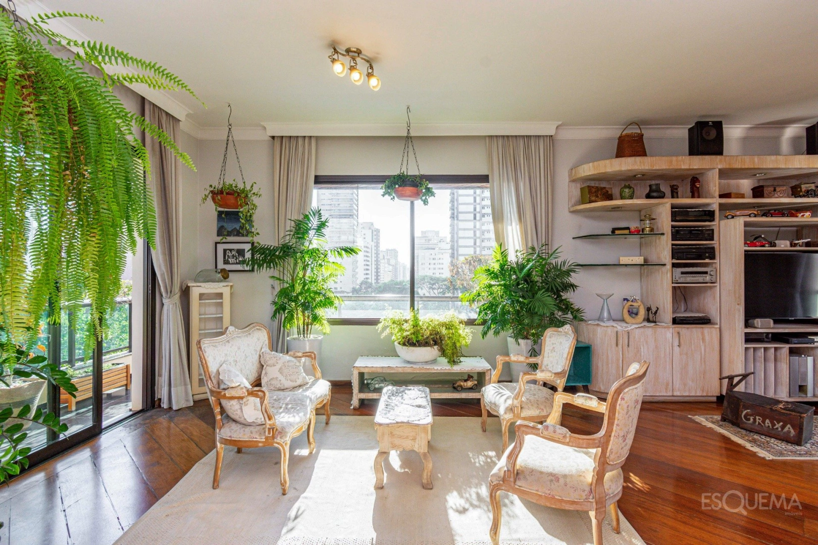 Apartamento modernizado com 4 suítes e 4 vagas - Imagem 4