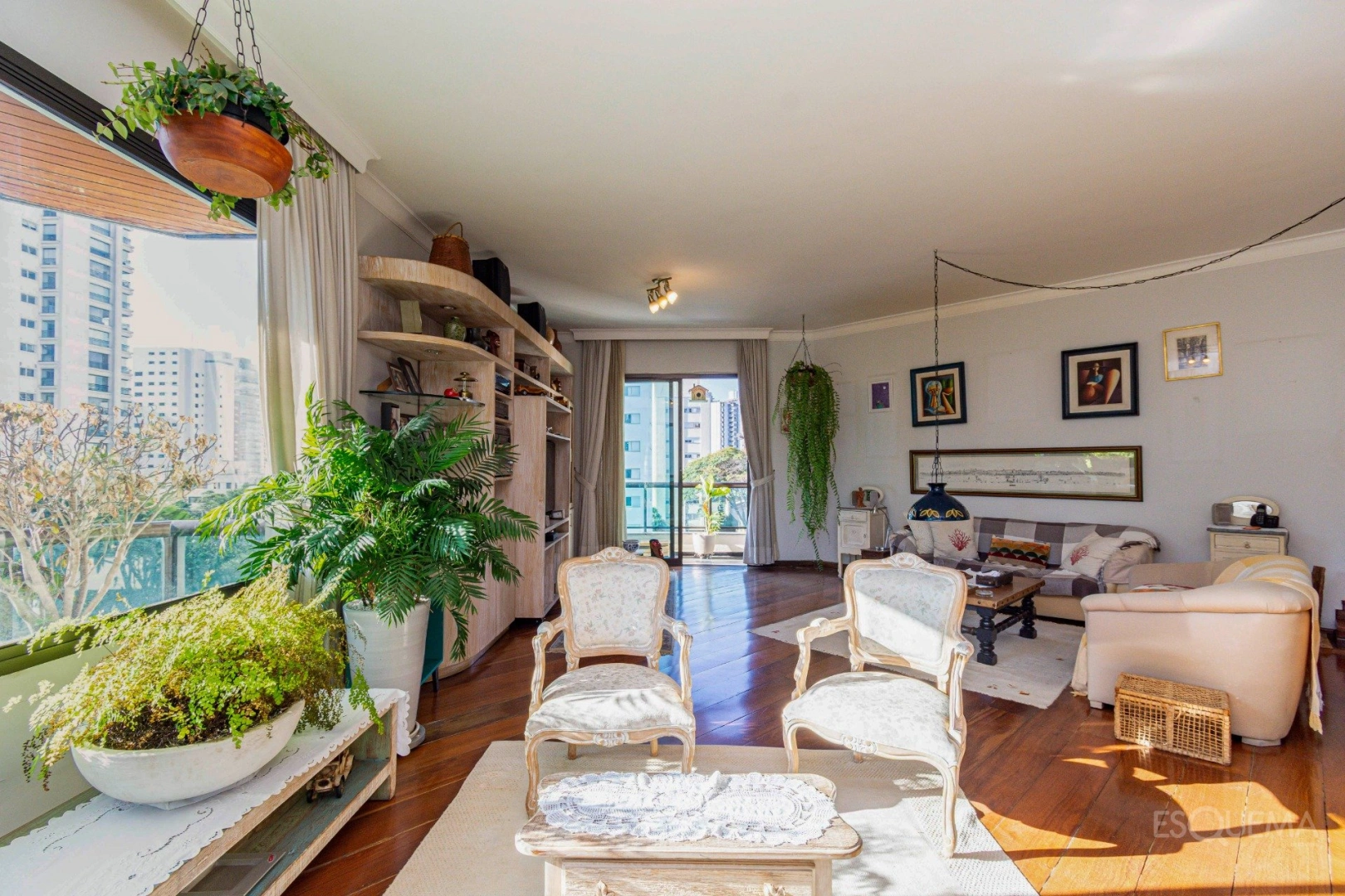 Apartamento modernizado com 4 suítes e 4 vagas - Imagem 5