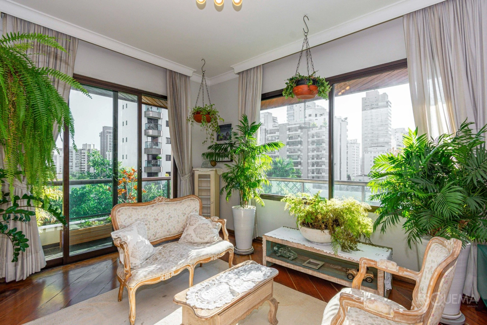 Apartamento modernizado com 4 suítes e 4 vagas - Imagem 6
