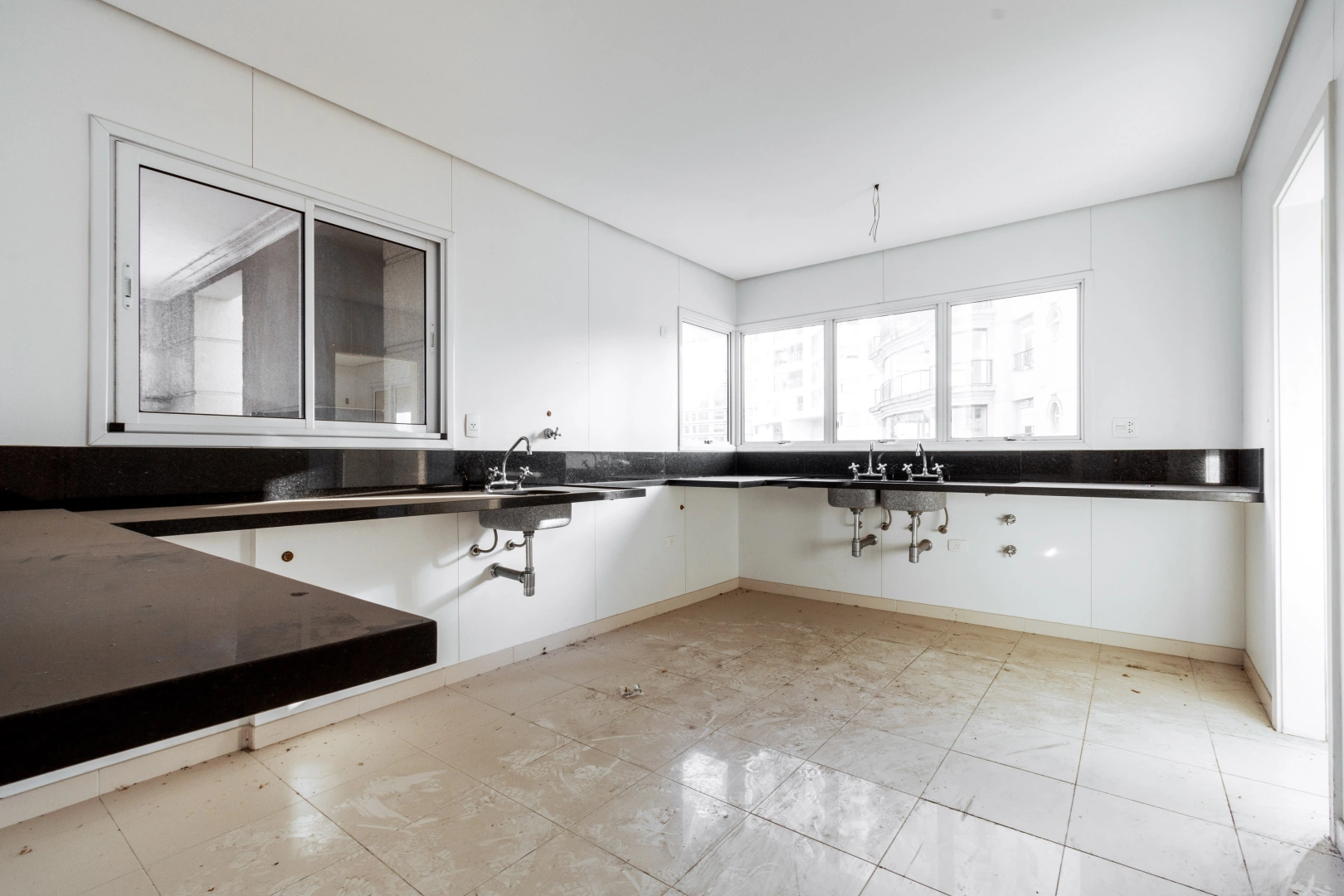 Apartamento com varanda espaçosa - Imagem 10