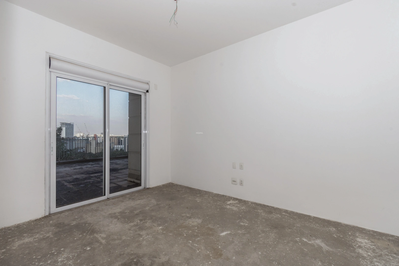 Apartamento com varanda espaçosa - Imagem 11
