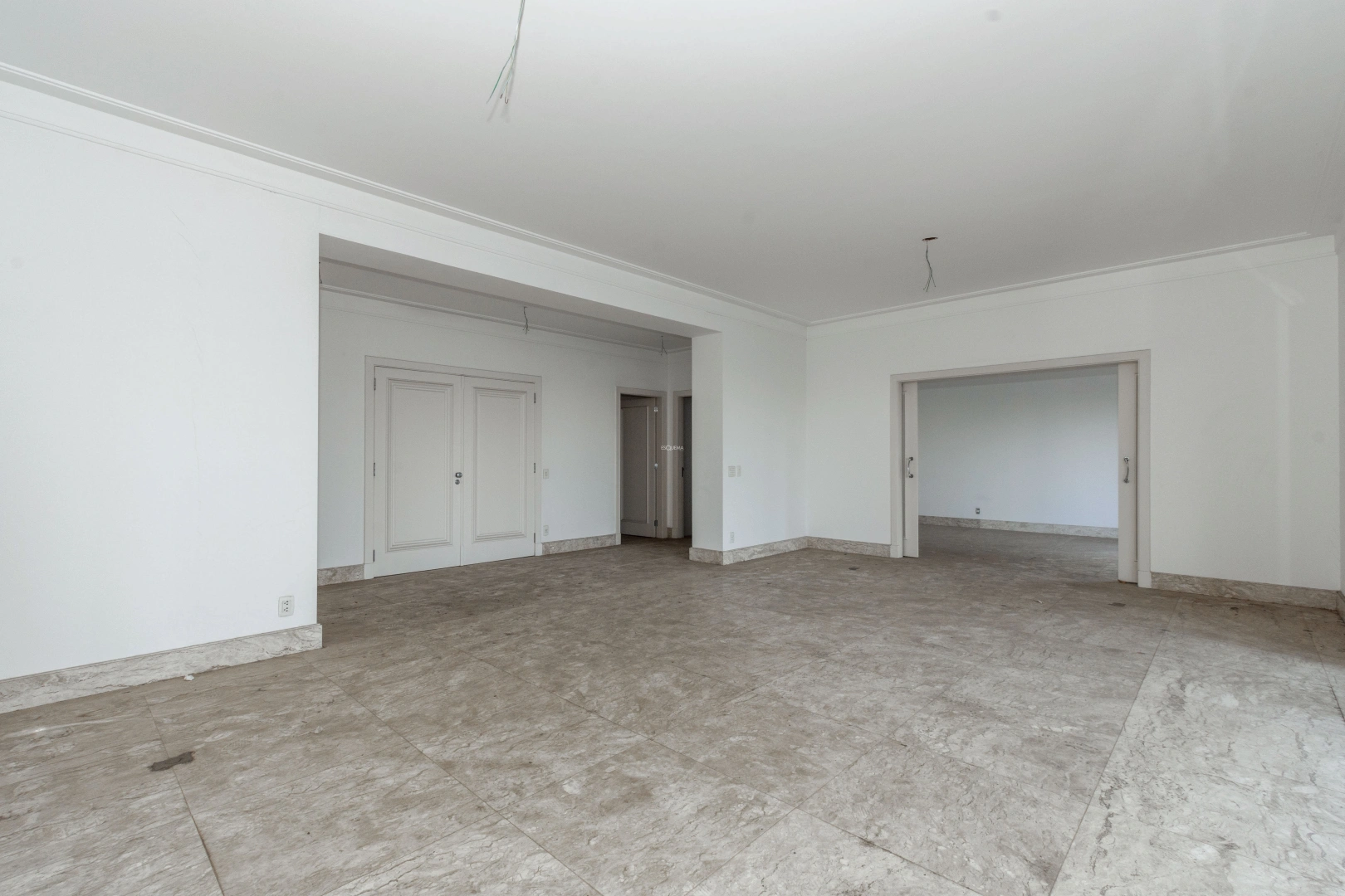 Apartamento com varanda espaçosa - Imagem 13