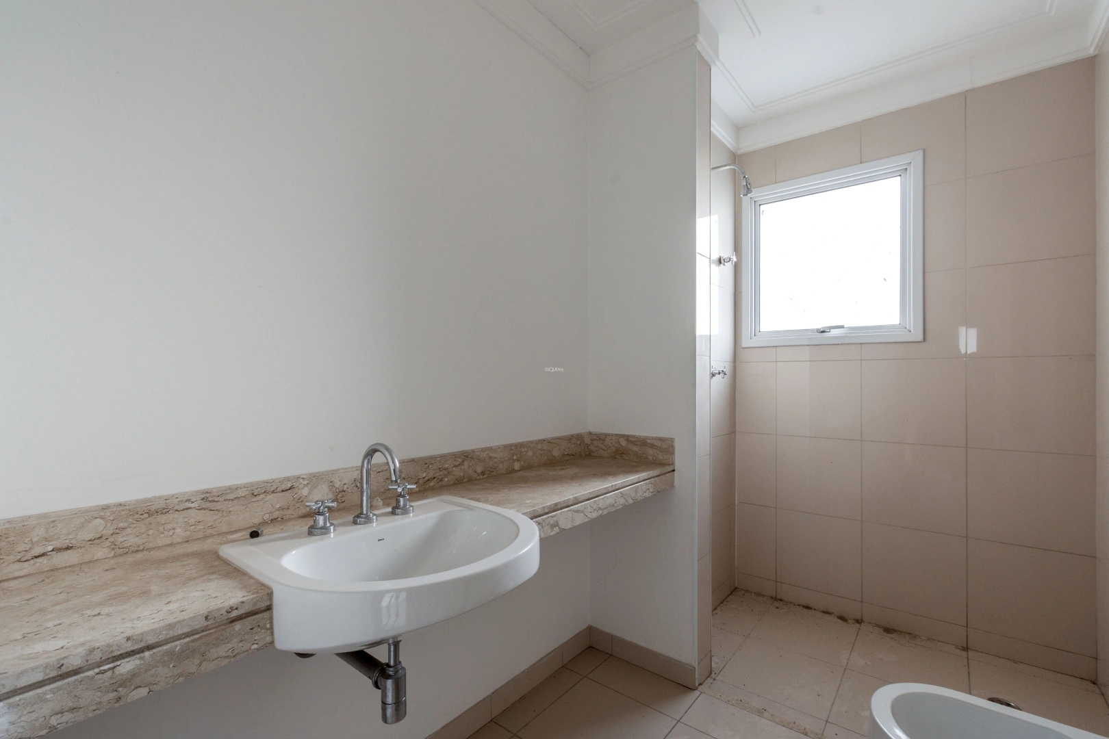 Apartamento com varanda espaçosa - Imagem 15