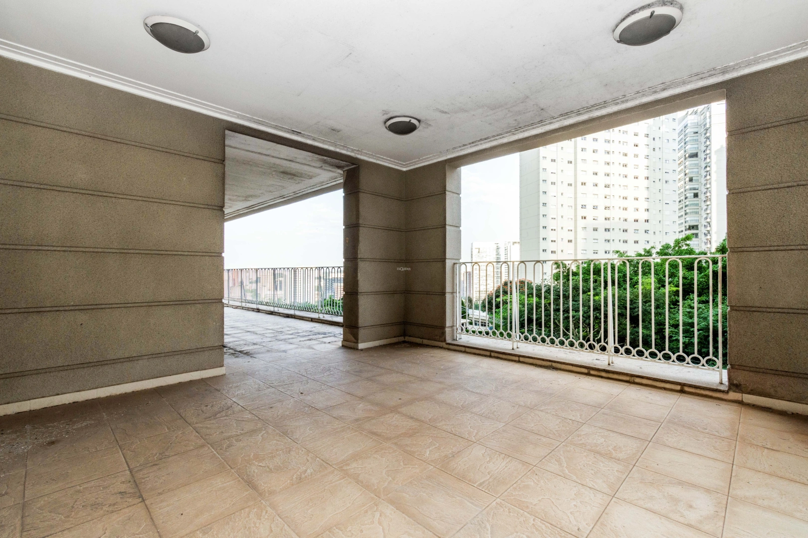Apartamento com varanda espaçosa - Imagem 3