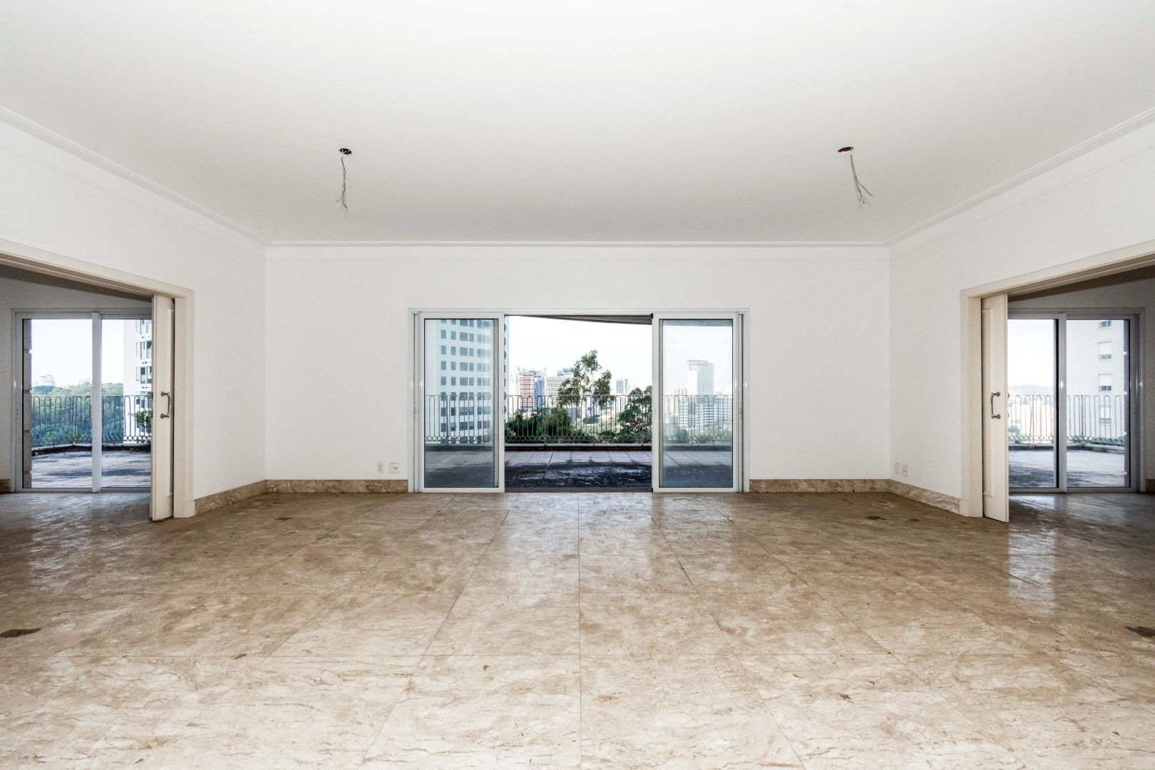 Apartamento com varanda espaçosa - Imagem 5