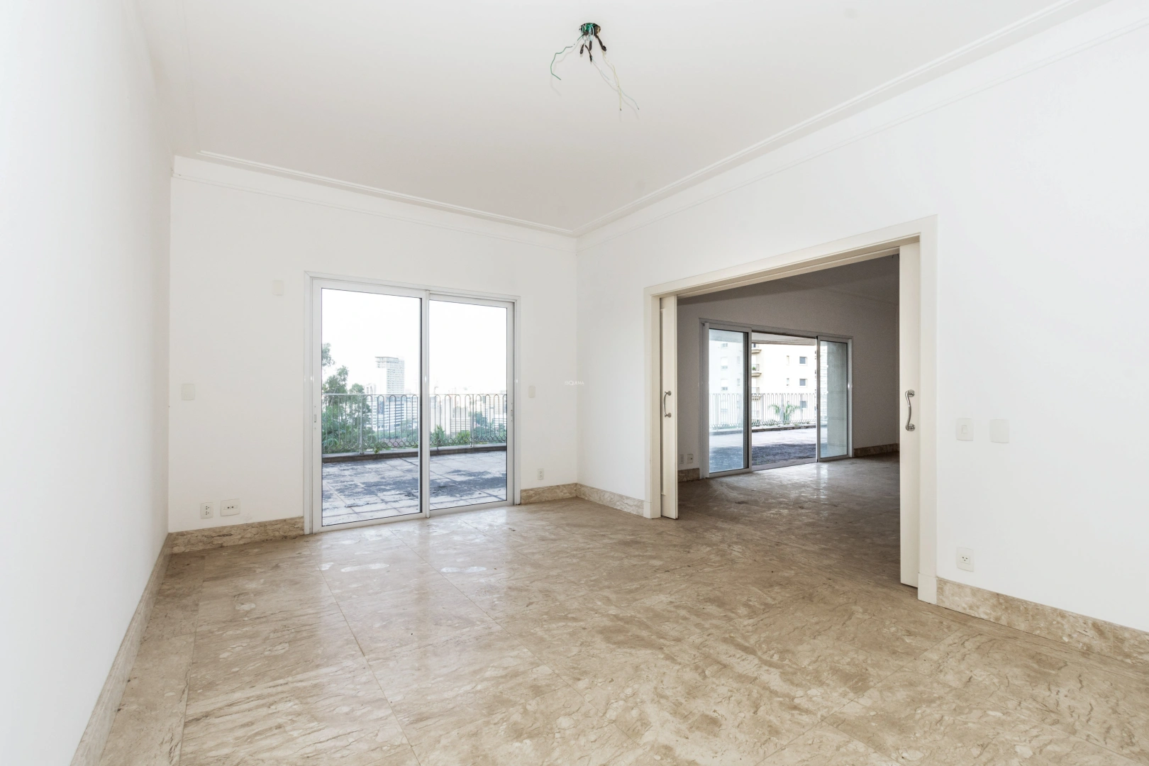 Apartamento com varanda espaçosa - Imagem 8