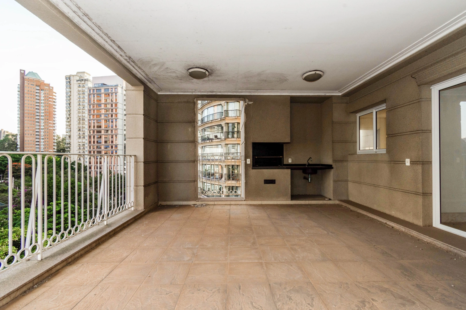 Apartamento amplo em localização privilegiada - Imagem 1