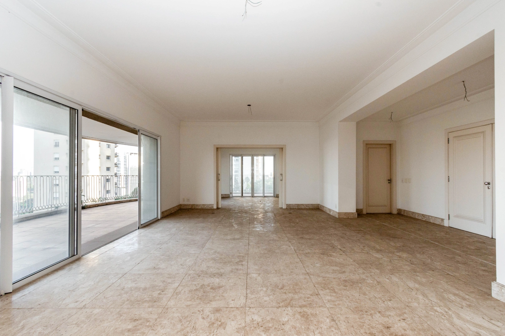 Apartamento amplo em localização privilegiada - Imagem 2