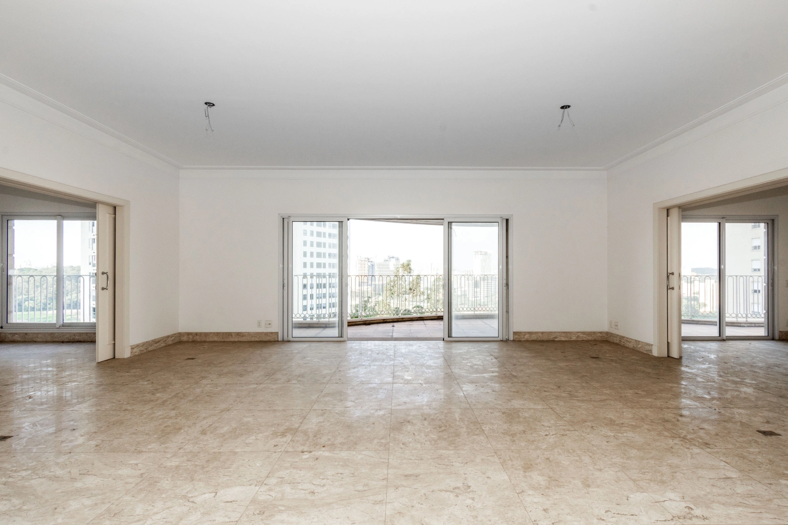 Apartamento amplo em localização privilegiada - Imagem 3