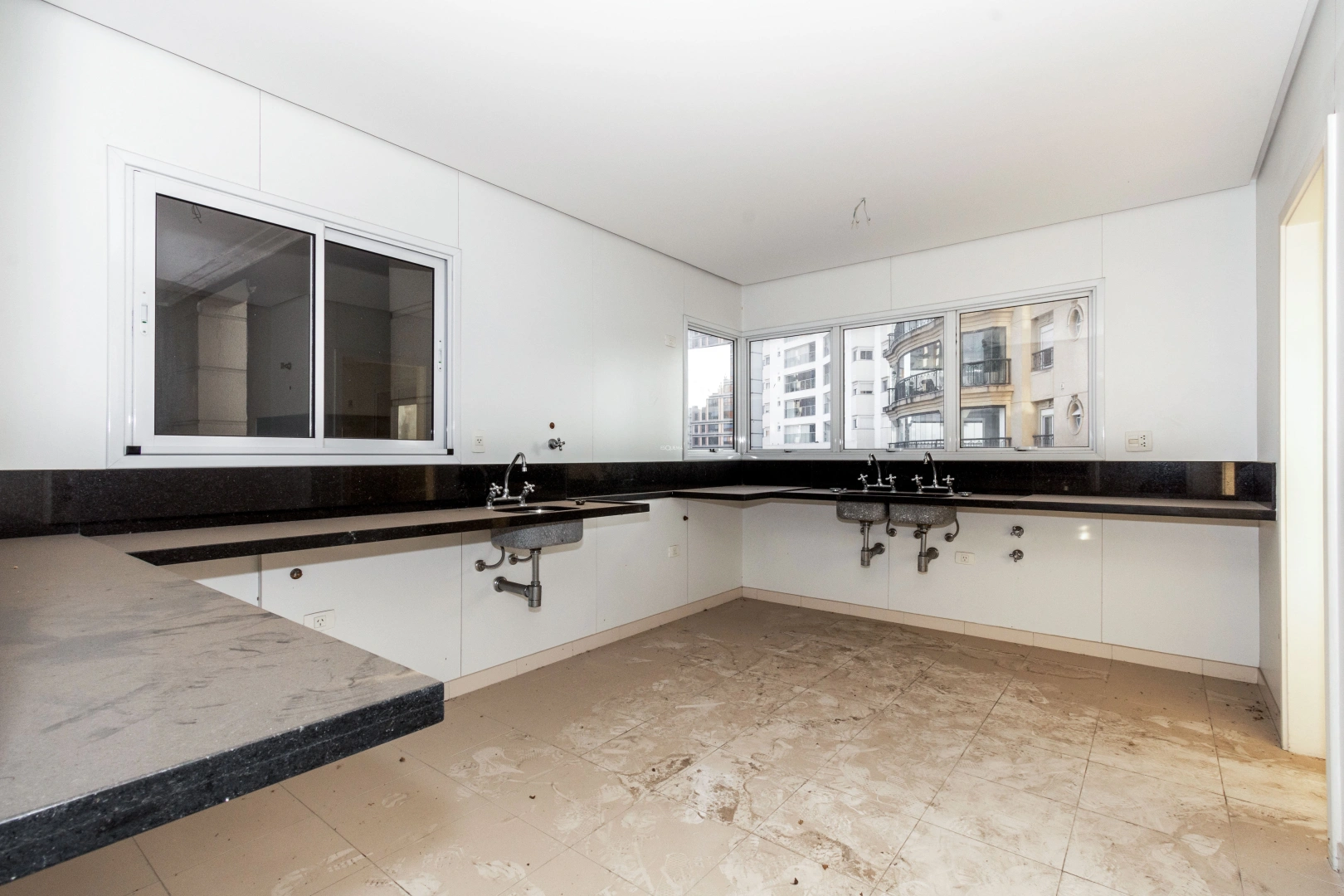 Apartamento amplo em localização privilegiada - Imagem 6