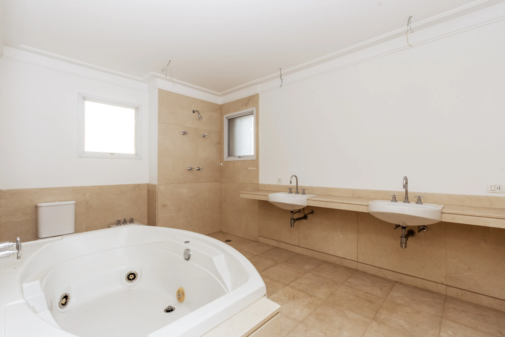 Apartamento amplo em localização privilegiada - Imagem 8