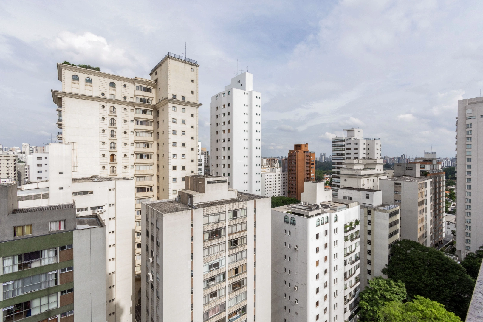 Apartamento em prédio com estilo neoclássico - Imagem 14
