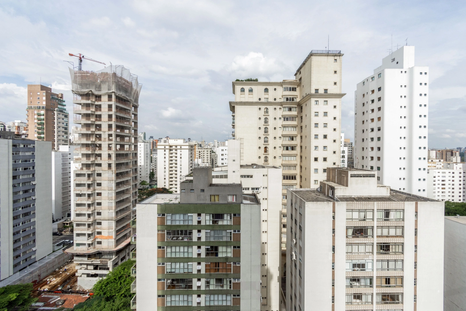Apartamento em prédio com estilo neoclássico - Imagem 15