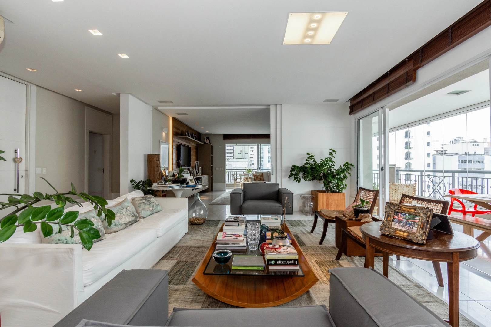 Apartamento em prédio com estilo neoclássico - Imagem 2