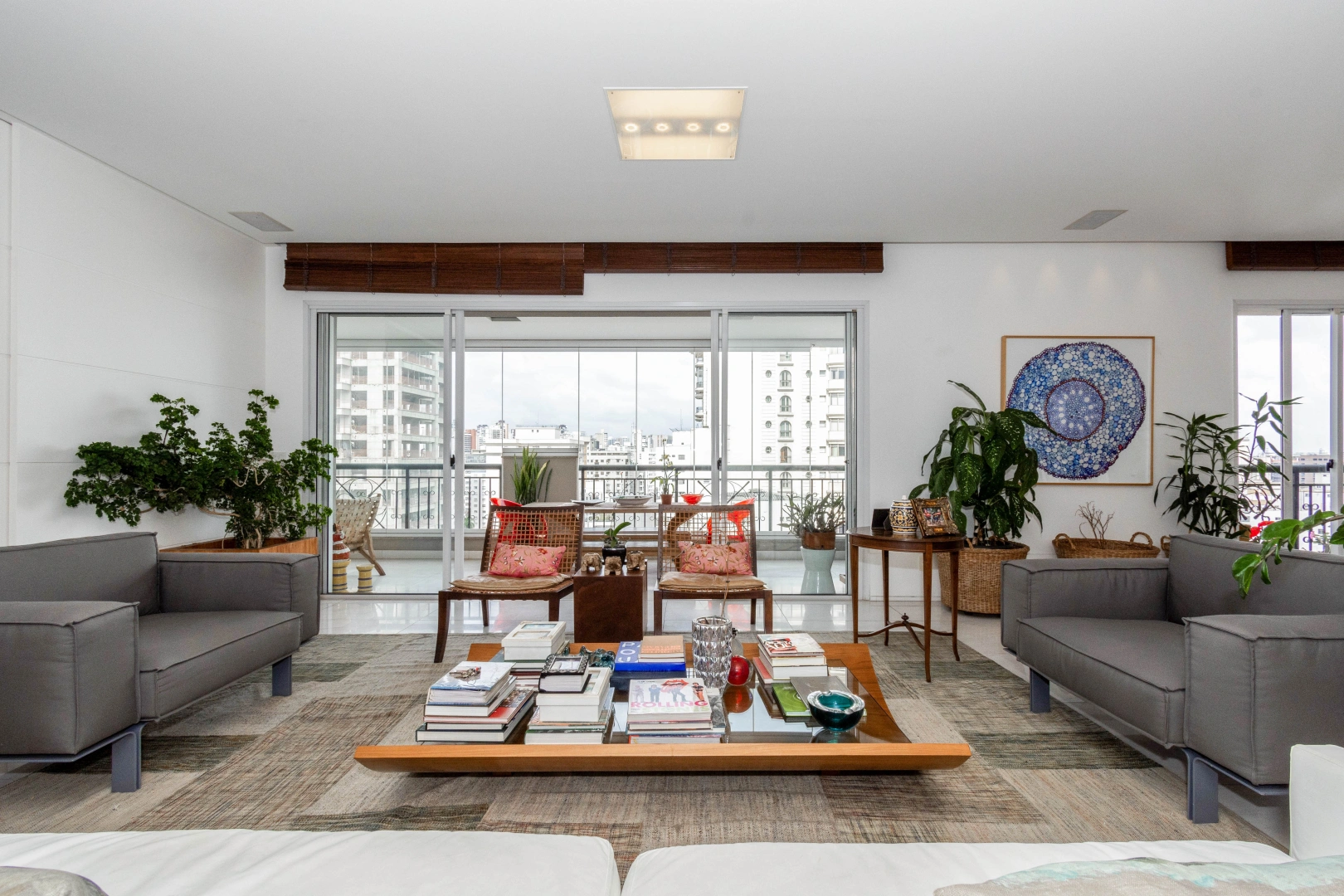 Apartamento em prédio com estilo neoclássico - Imagem 4