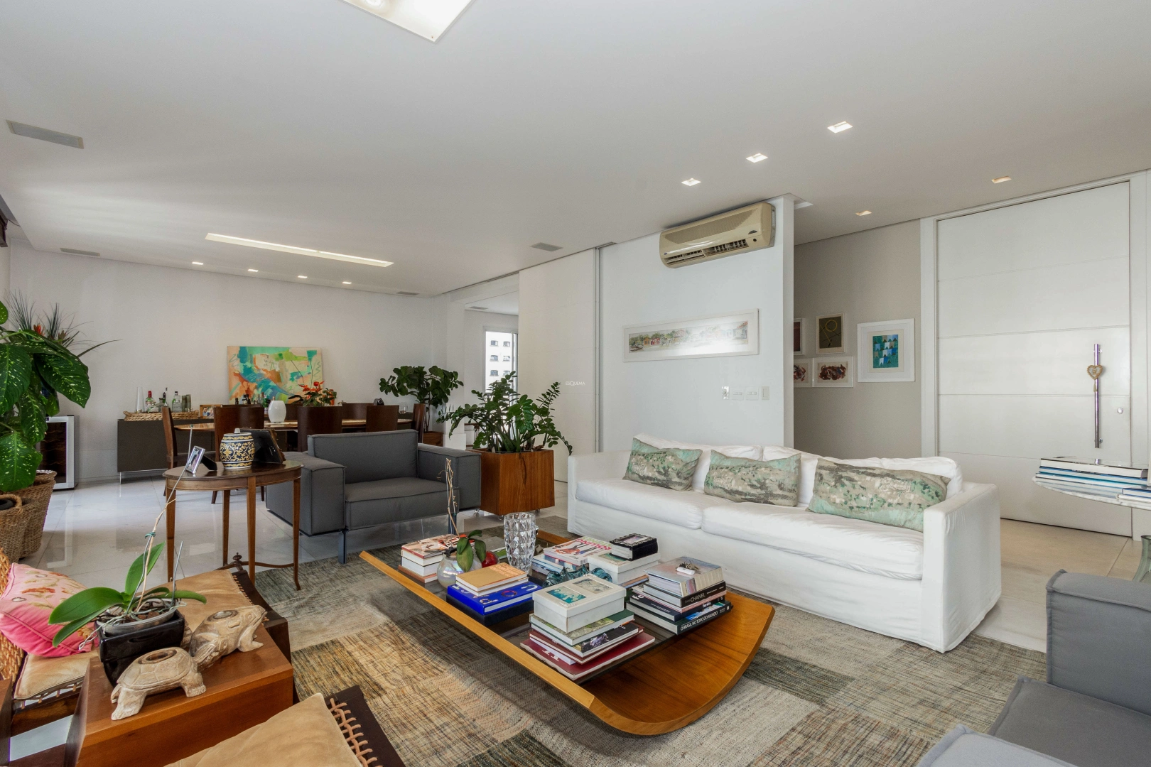 Apartamento em prédio com estilo neoclássico - Imagem 7