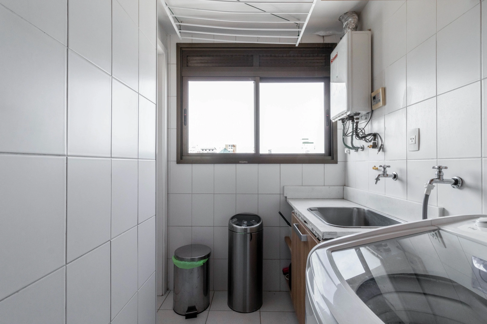 Cobertura Duplex com pé direito alto e design moderno - Imagem 10