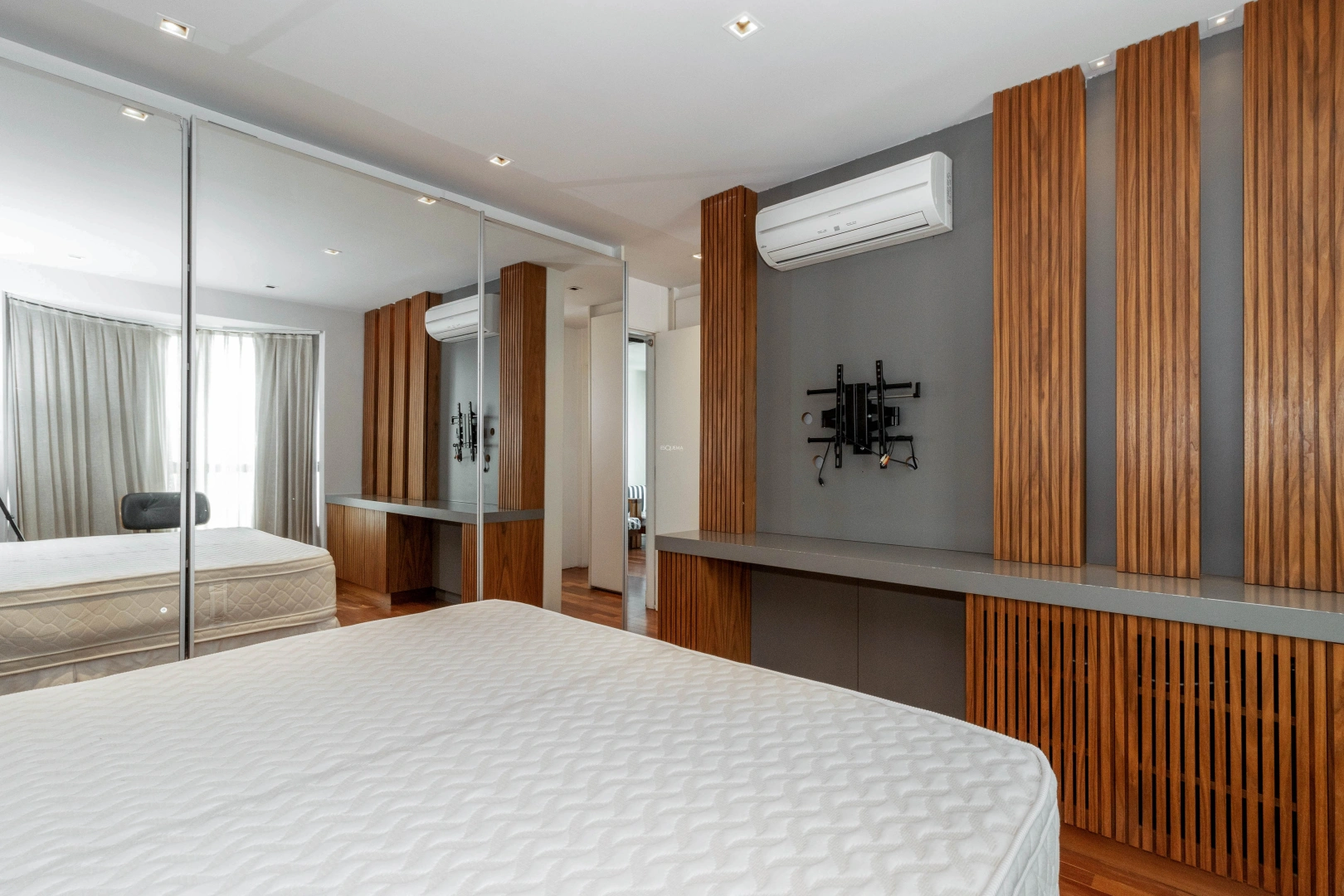 Cobertura Duplex com pé direito alto e design moderno - Imagem 11