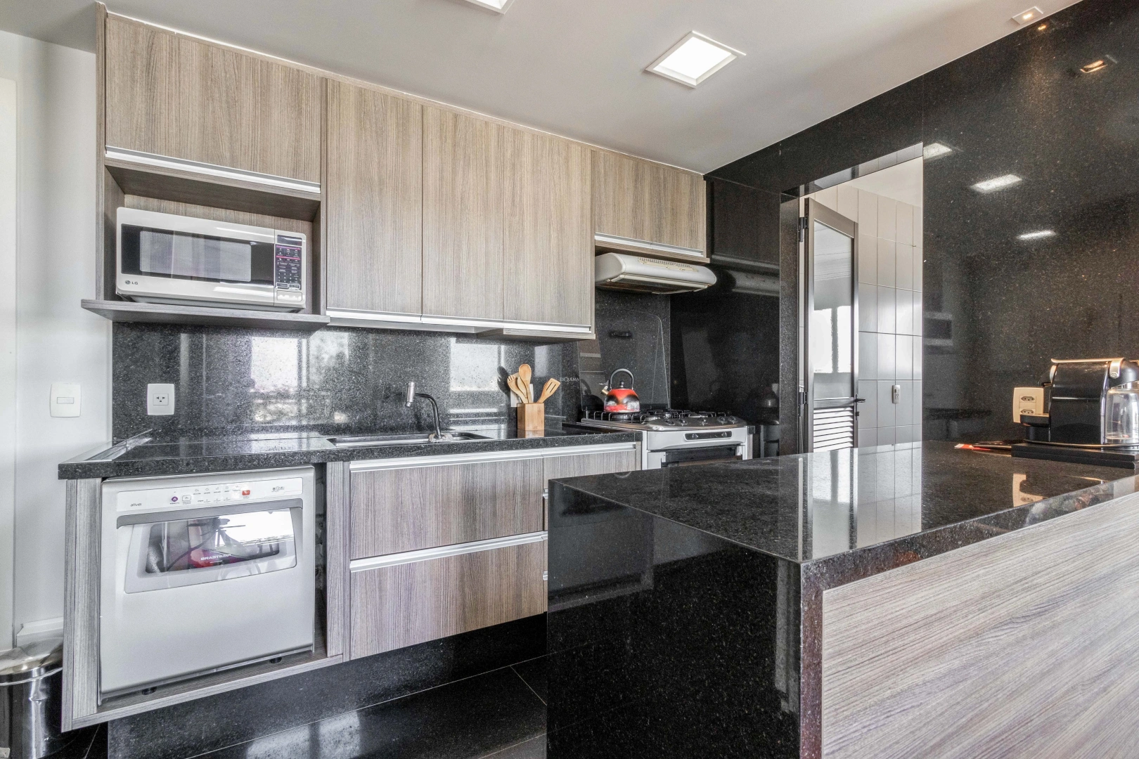 Cobertura Duplex com pé direito alto e design moderno - Imagem 9