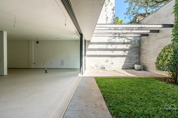 Casa em rua fechada no Jardim Europa