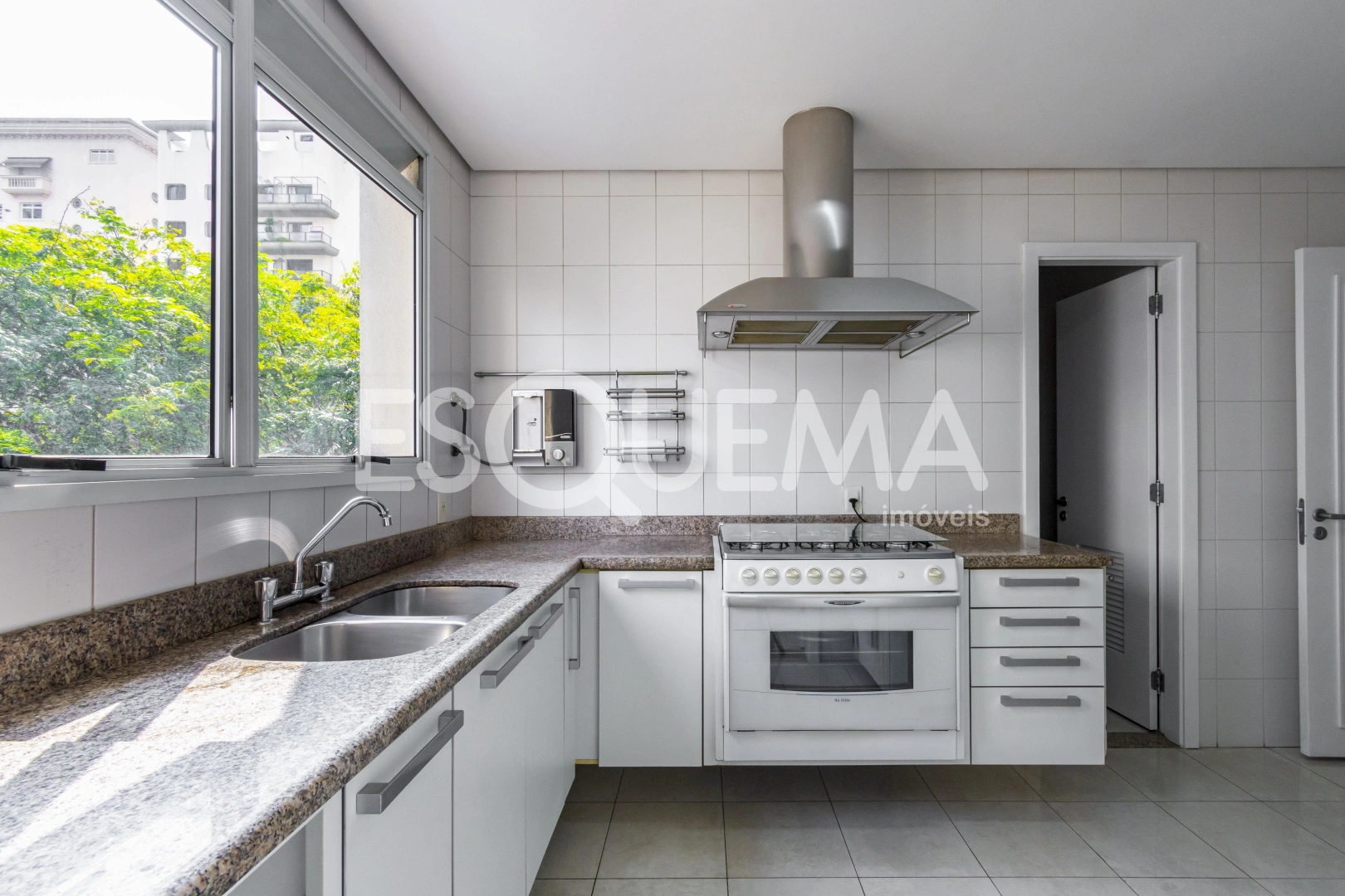 Apartamento com hall privativo e 4 suítes - Imagem 13