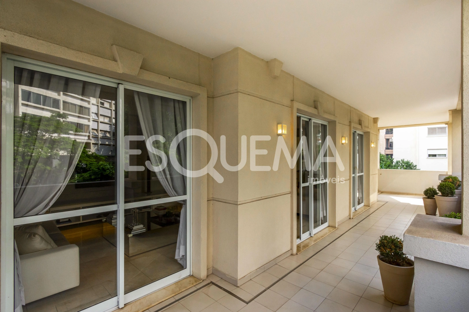 Apartamento com hall privativo e 4 suítes - Imagem 3