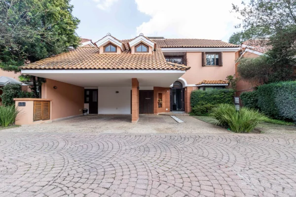 Casa em condomínio fechado Cidade Jardim