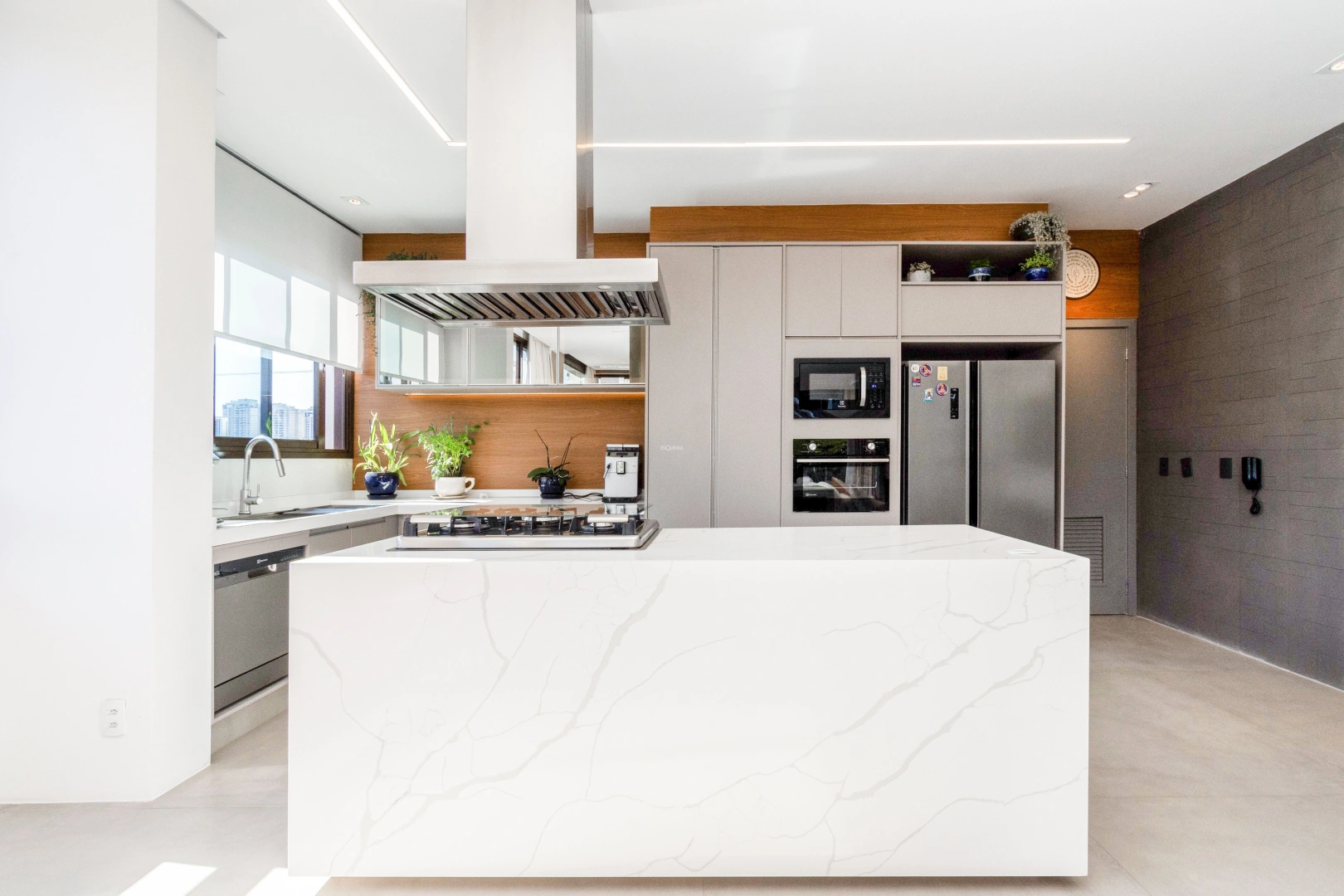 Apartamento moderno, com living amplo e iluminação natural - Imagem 10