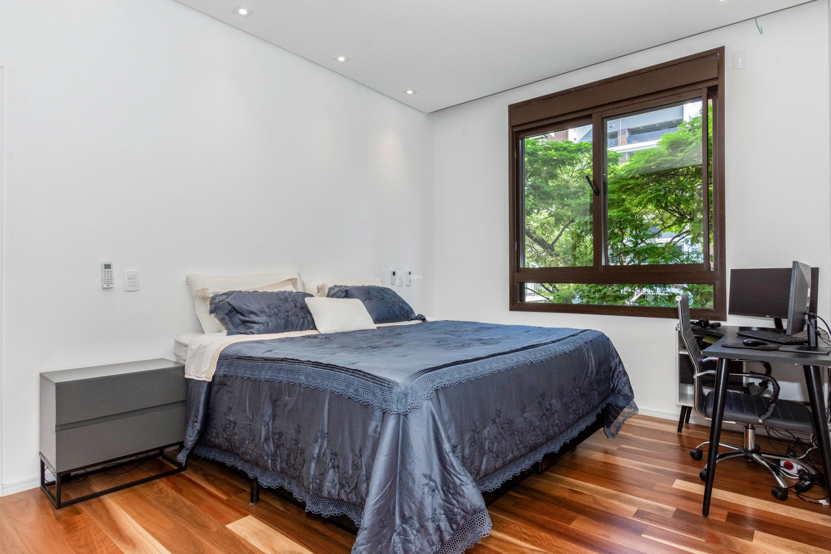 Apartamento moderno, com living amplo e iluminação natural - Imagem 13