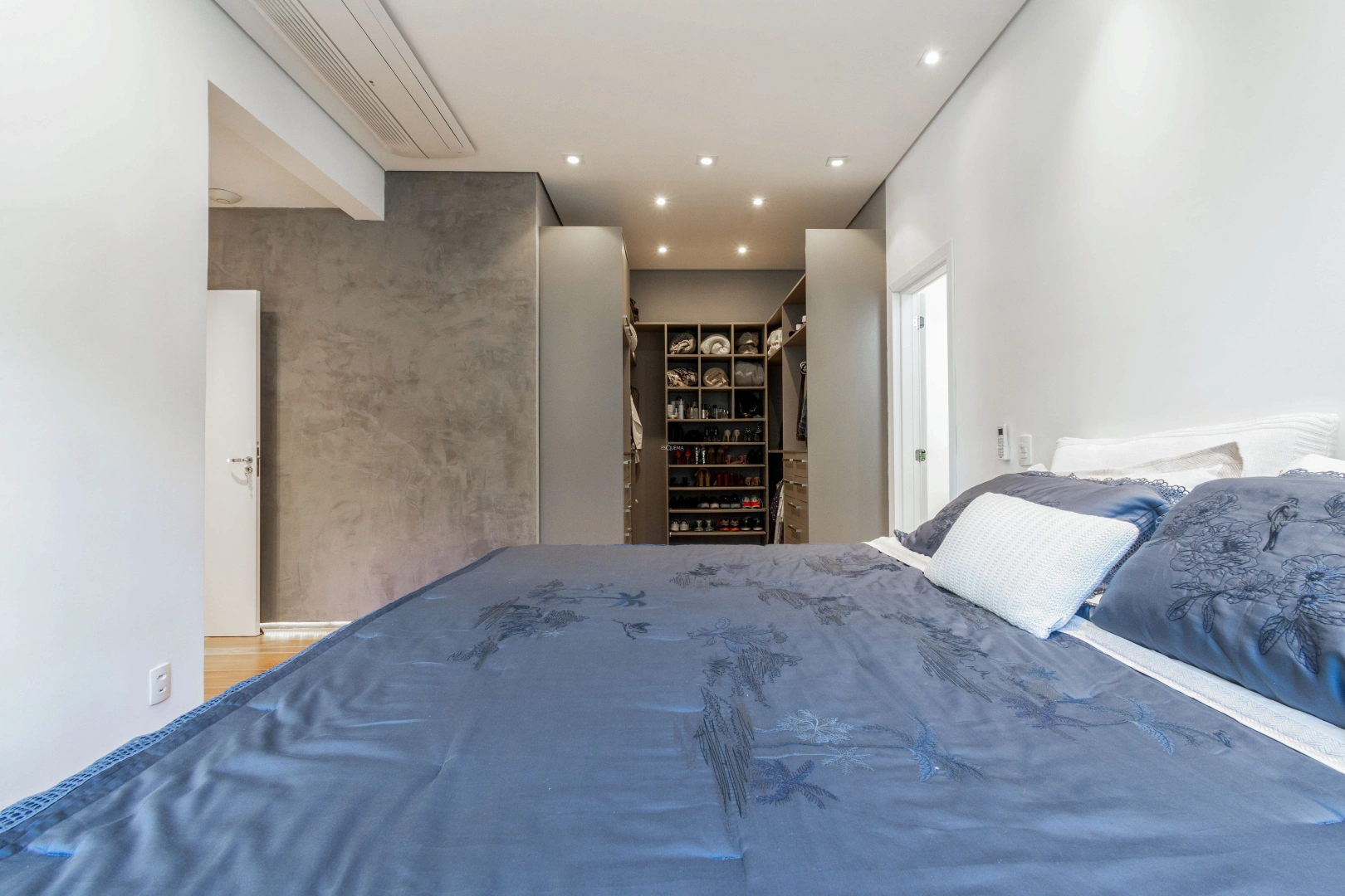 Apartamento moderno, com living amplo e iluminação natural - Imagem 14